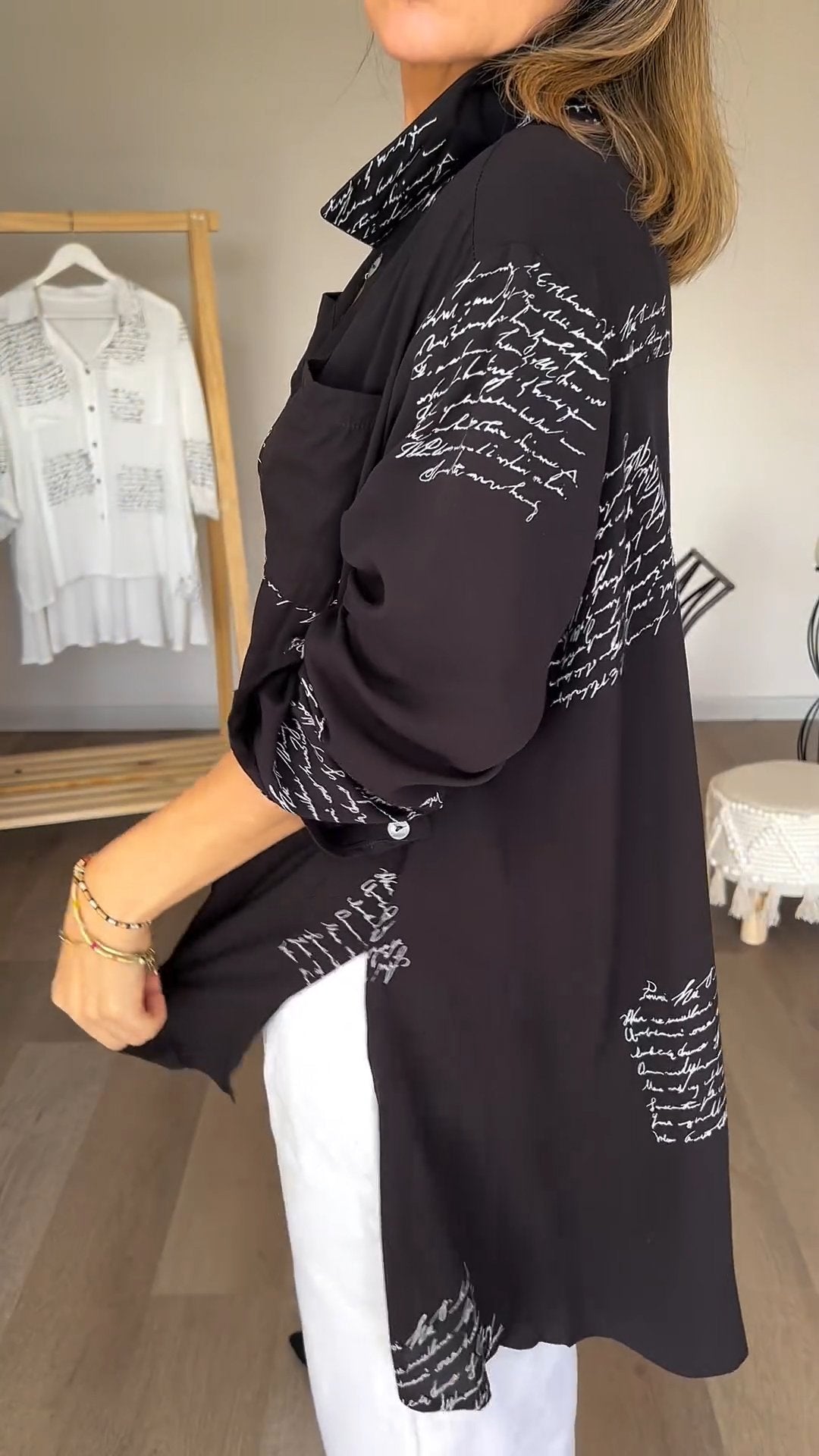 Camisa Fashion com Estampa de Letras e Lapela