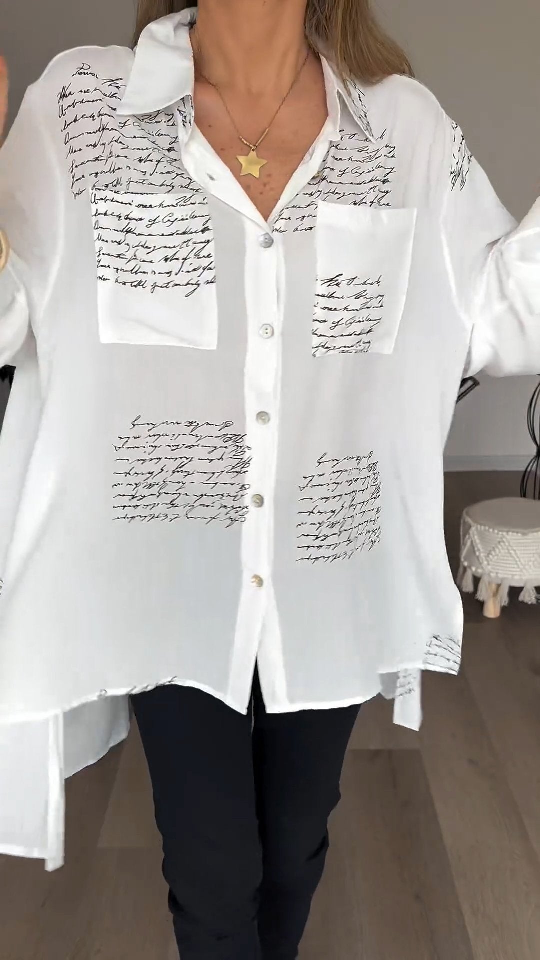 Camisa Fashion com Estampa de Letras e Lapela