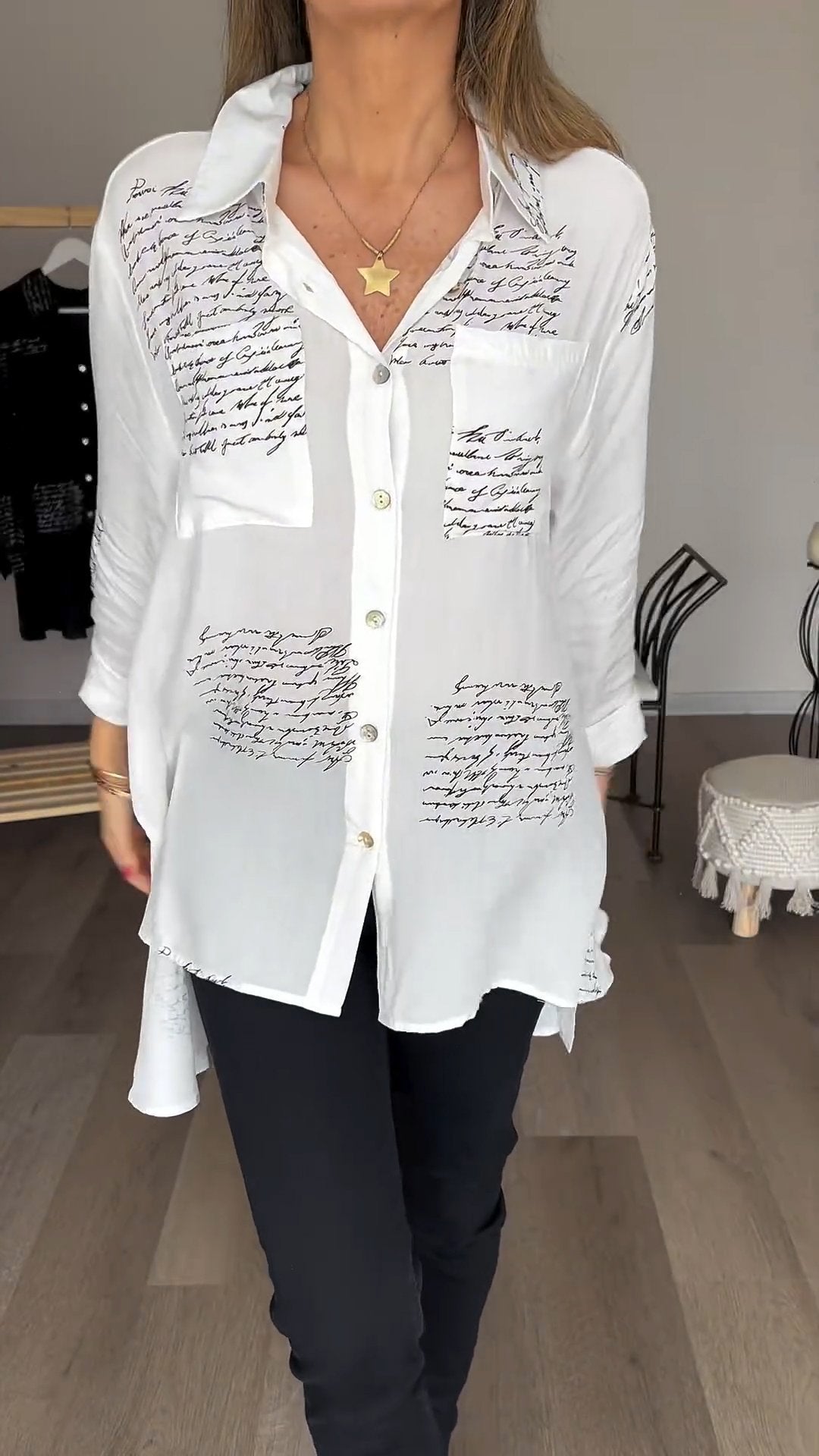 Camisa Fashion com Estampa de Letras e Lapela