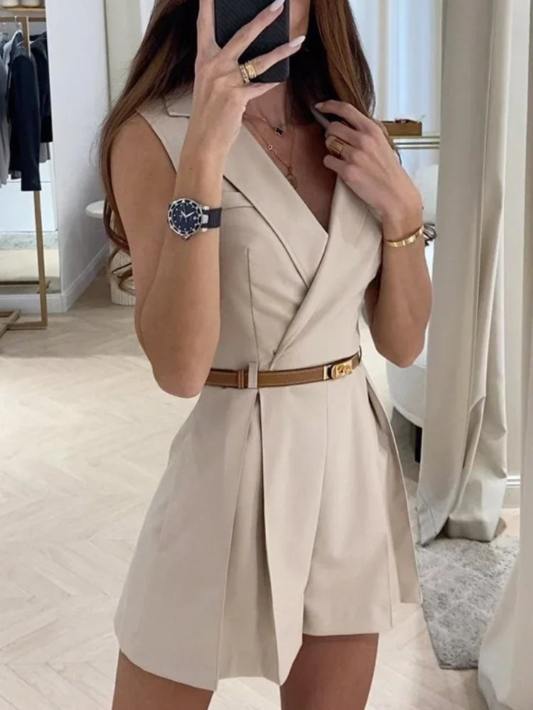 Macacão Curto Alfaiataria com Decote Transpassado Bianca