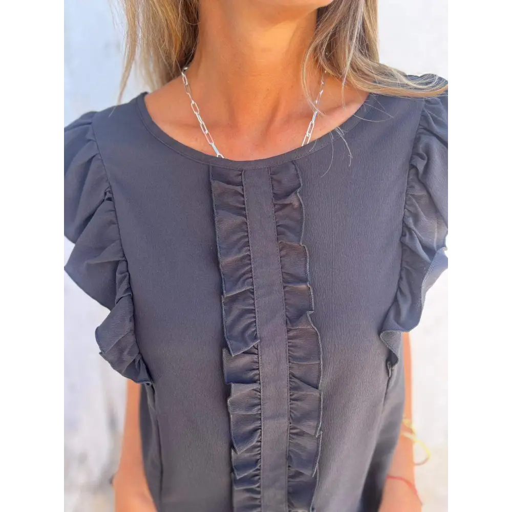 Regata com Gola Redonda e Babados Simétricos