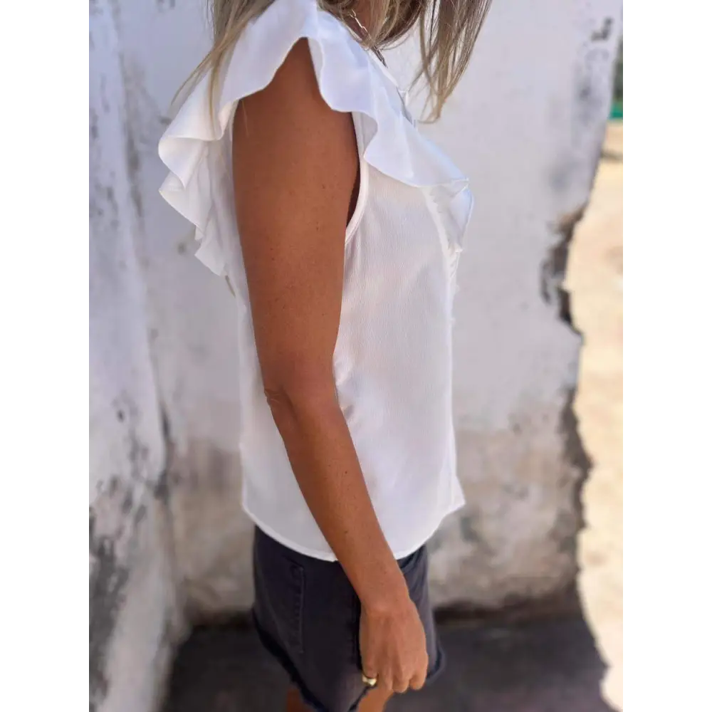 Regata com Gola Redonda e Babados Simétricos