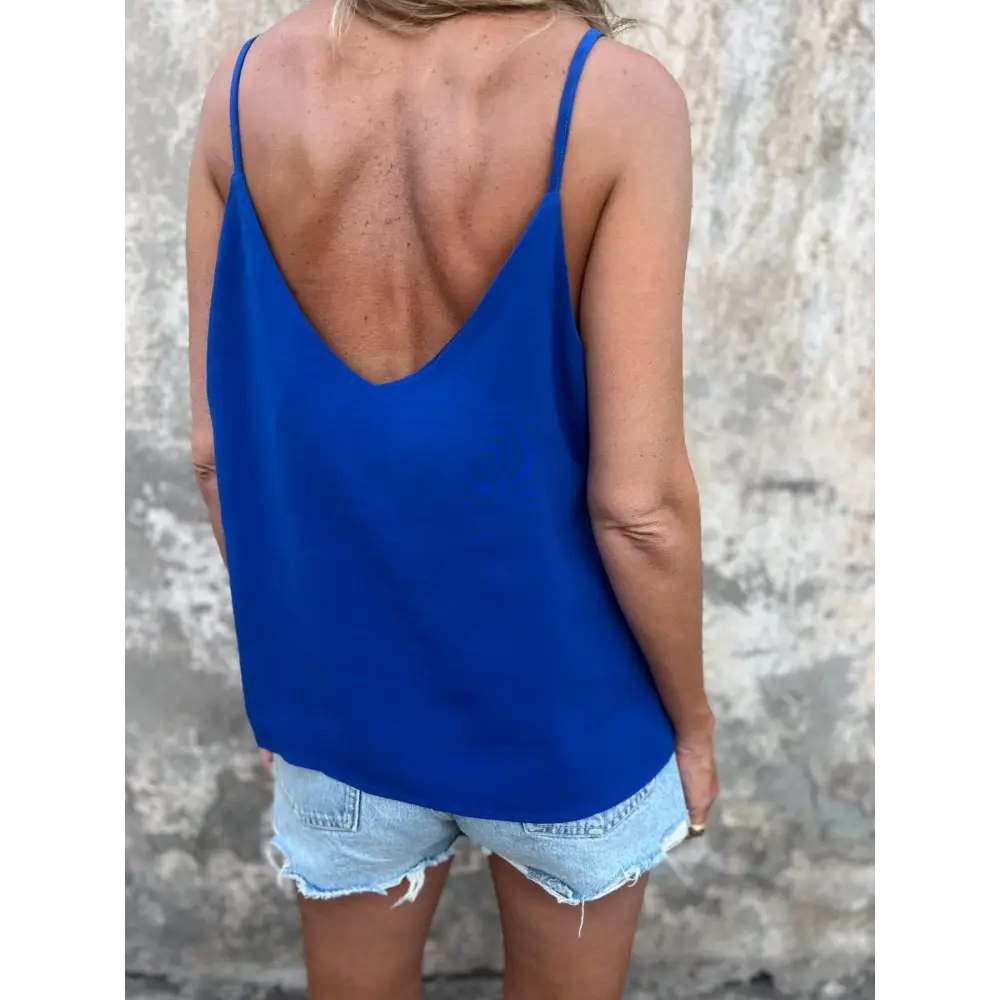 Regata halter de cor sólida com decote em V