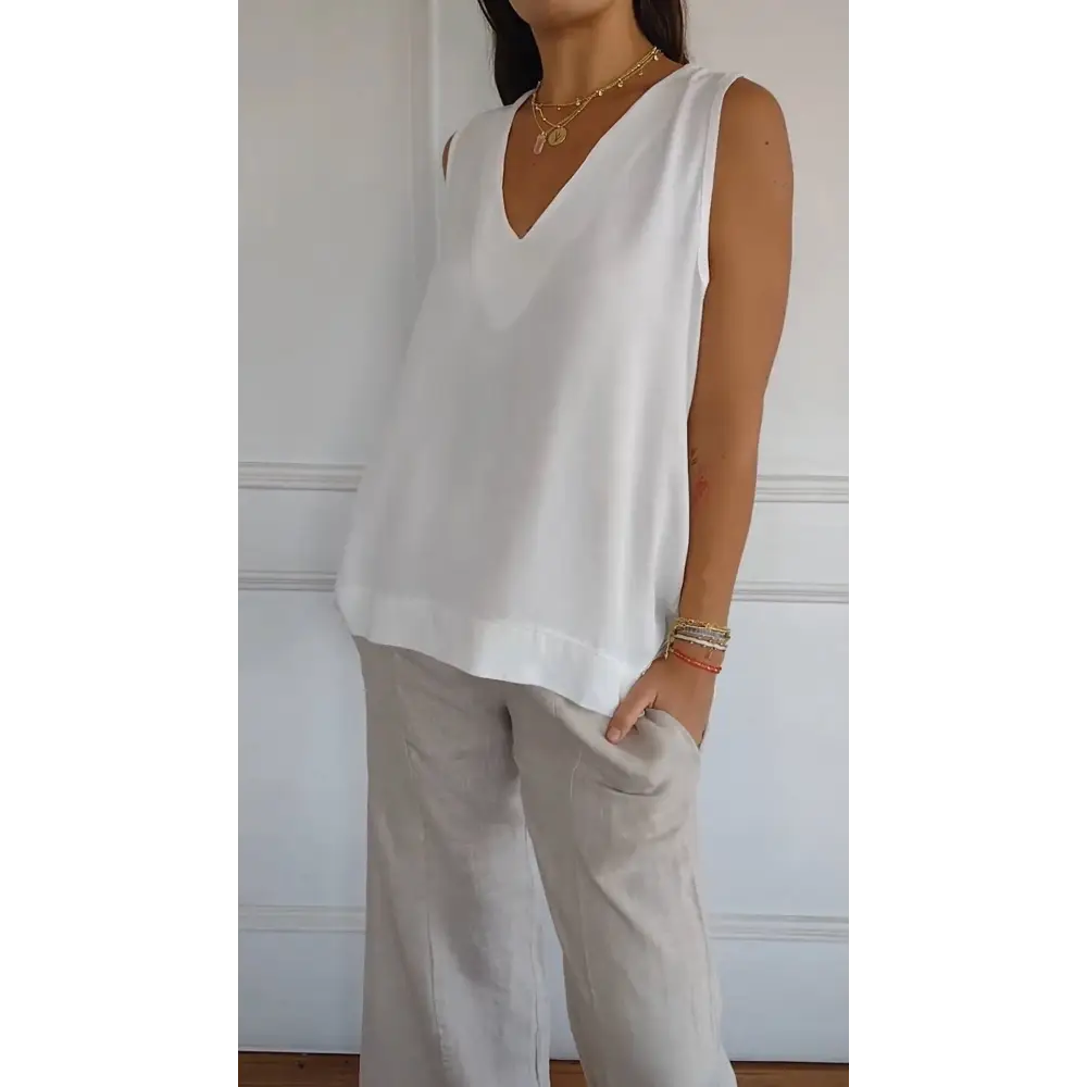 Regata solto e confortável com decote em V