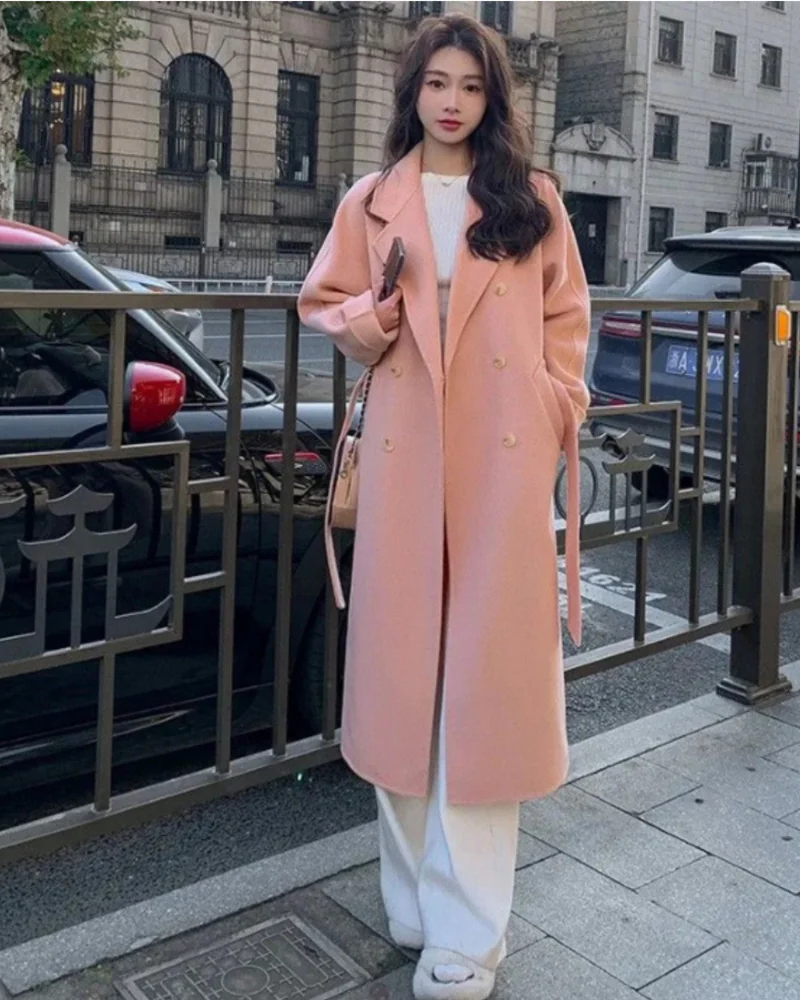 Sobretudo Feminino com Corte Reto e Lapela Elegante Nadia