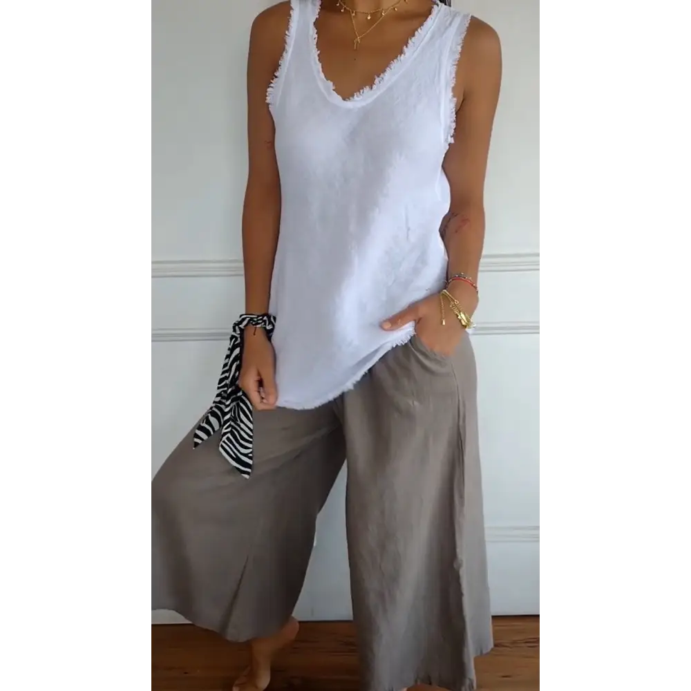 Colete de Algodão e Linho com Decote em V e Bordas Rústicas