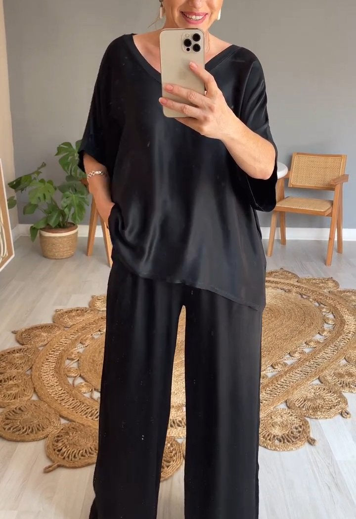 Conjunto de Cetim com Decote em V de Duas Peças