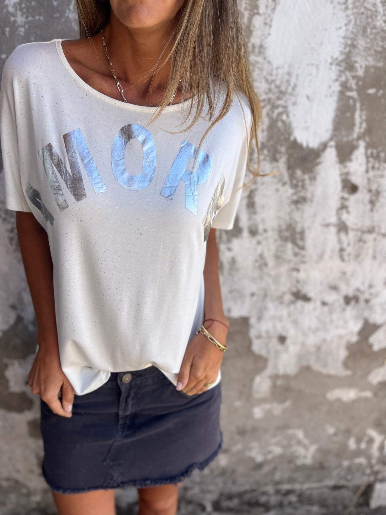 Camiseta com Estampa de Letras em Relevo