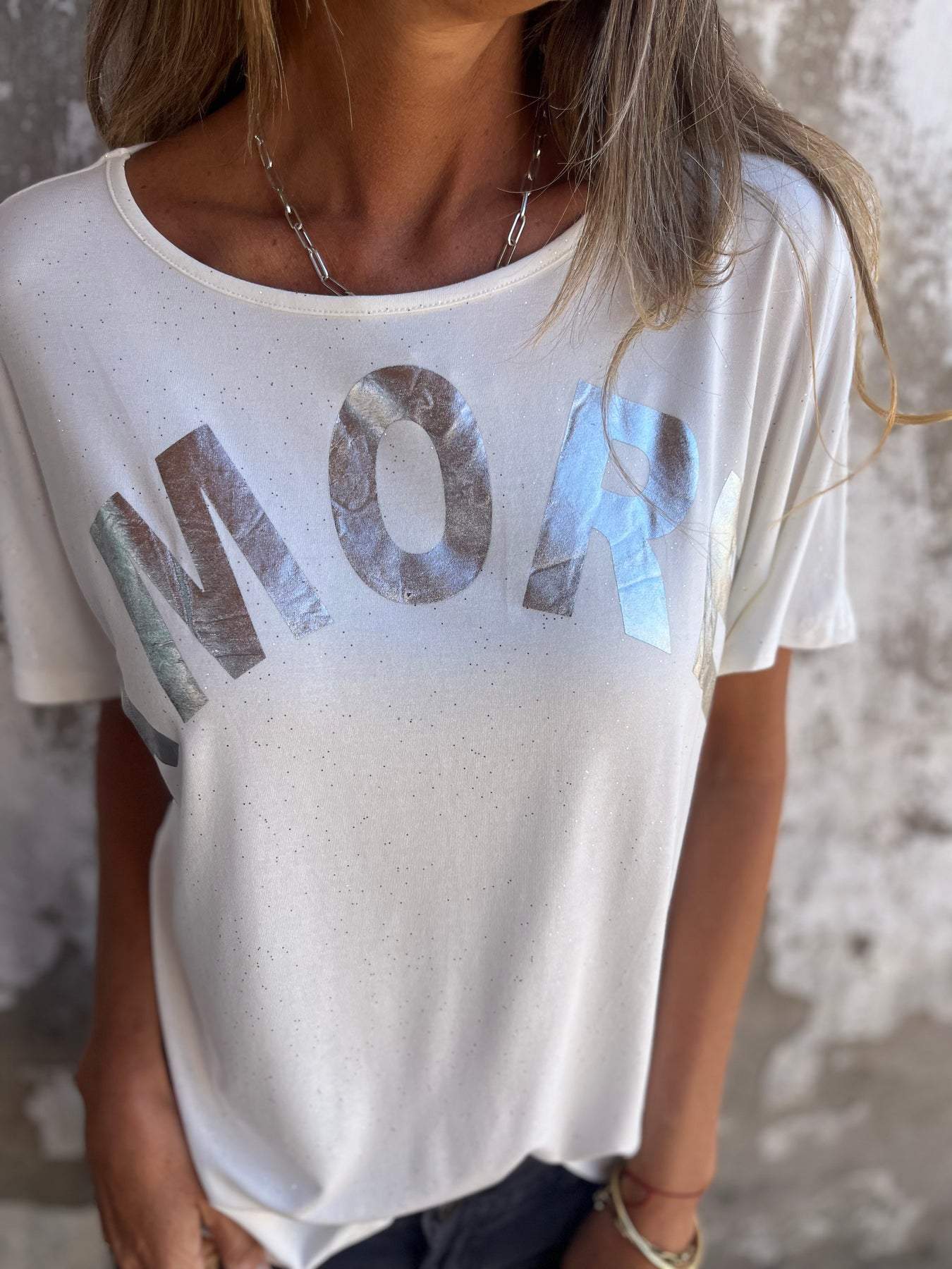Camiseta com Estampa de Letras em Relevo