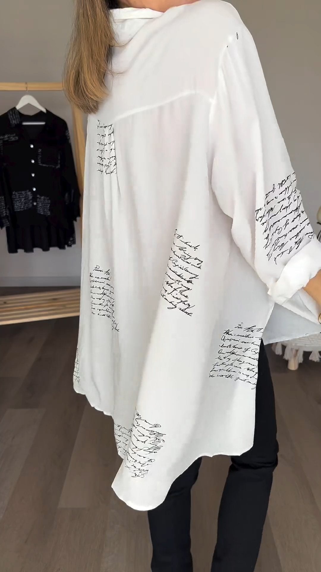 Camisa Fashion com Estampa de Letras e Lapela