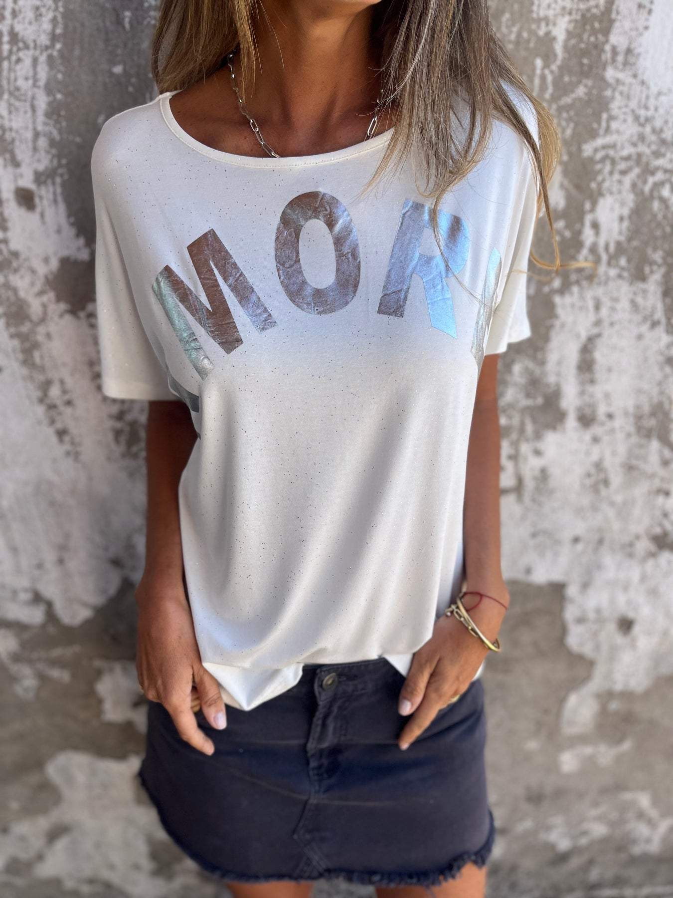 Camiseta com Estampa de Letras em Relevo