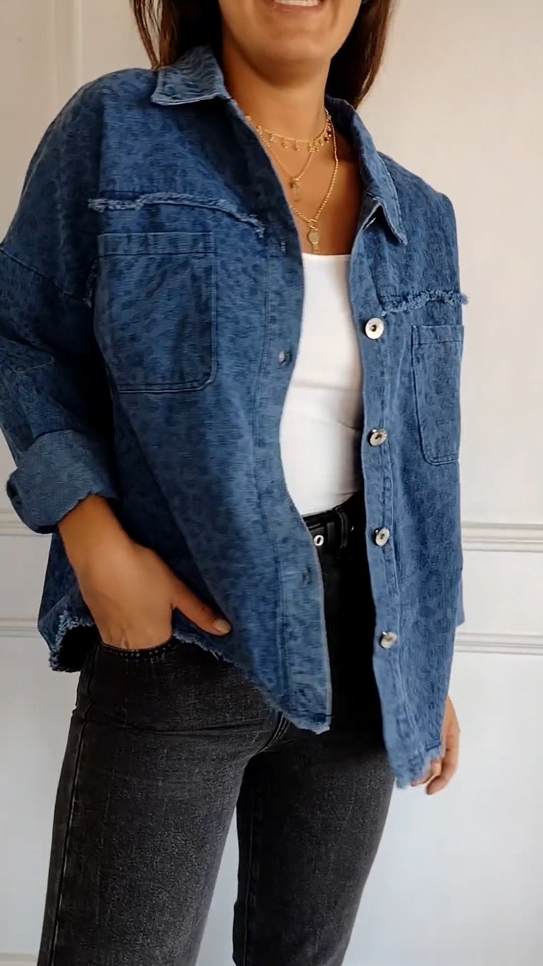 Camisa Jeans com Lapela e Franjas