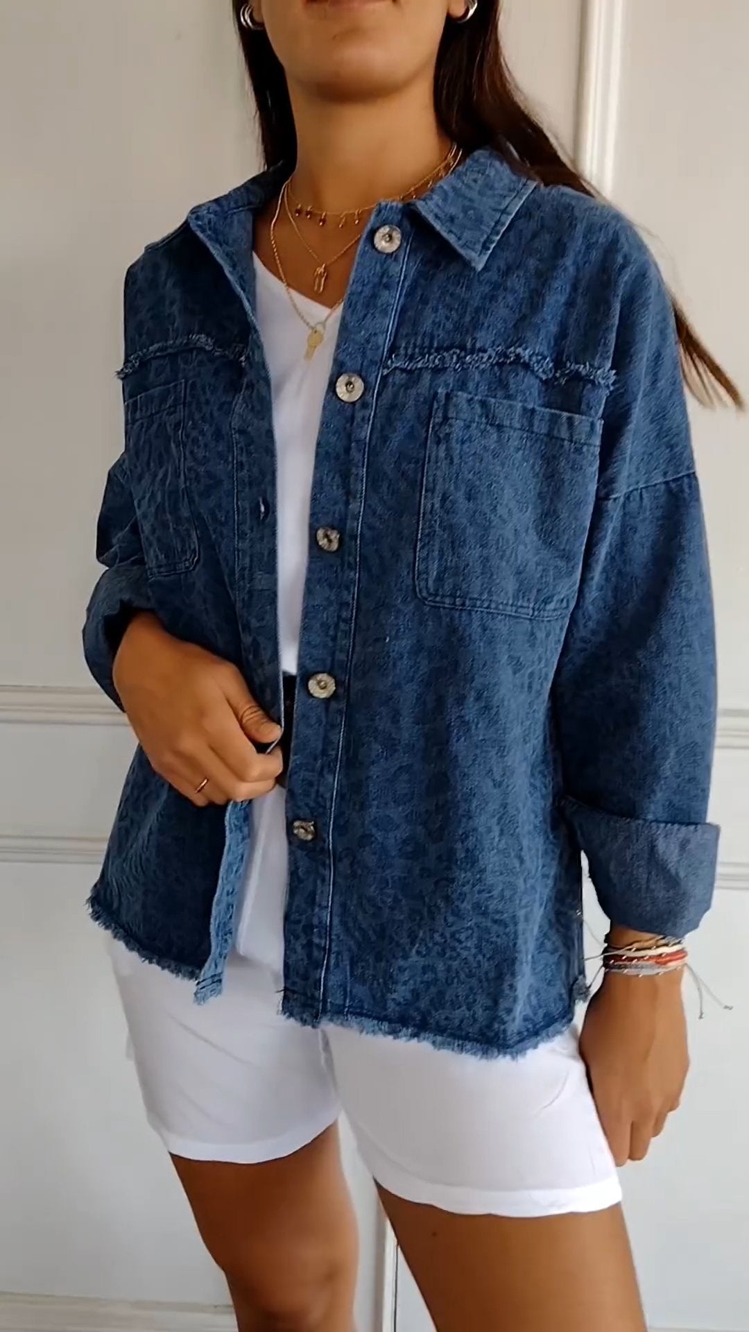 Camisa Jeans com Lapela e Franjas