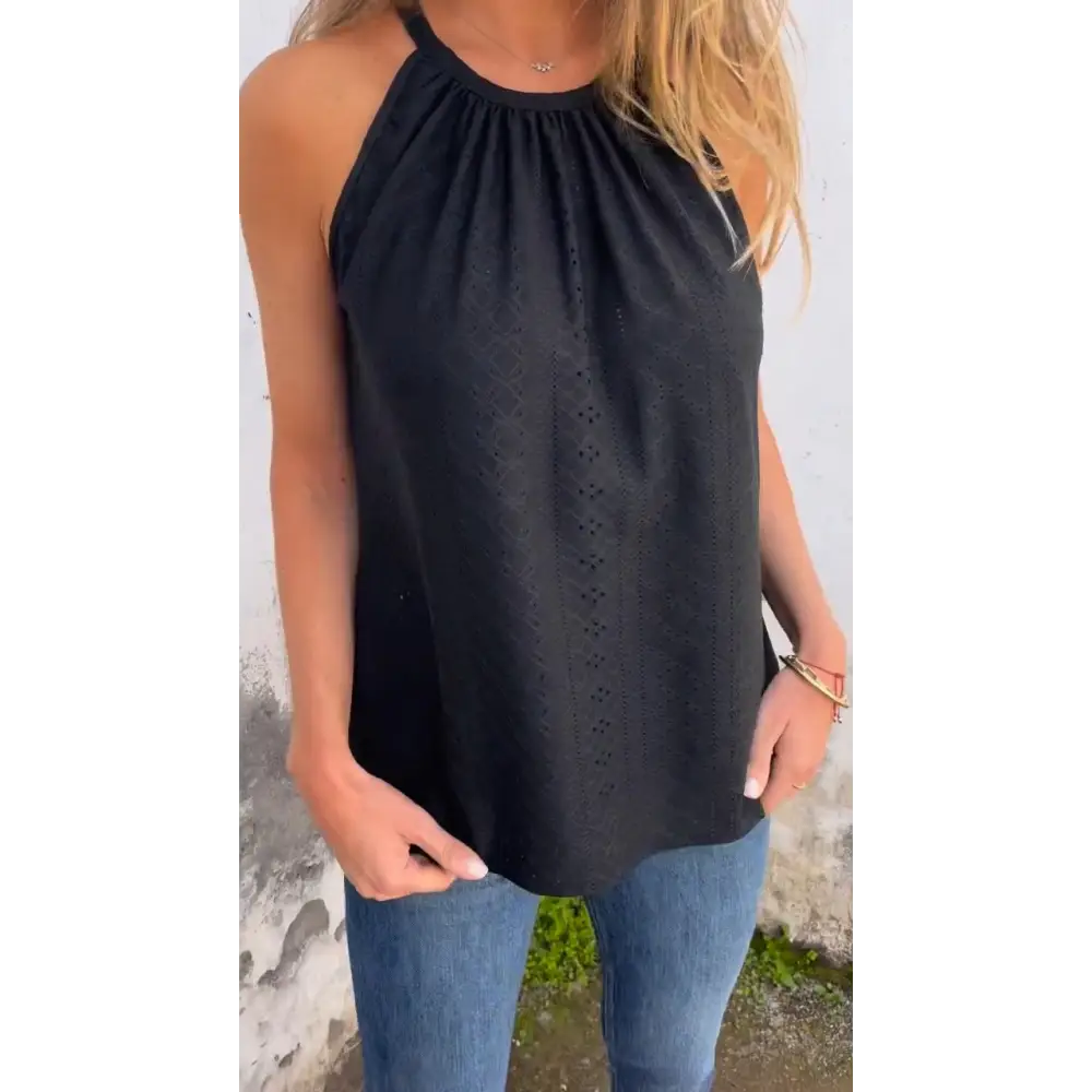 Top com Gola Redonda e Design Vazado