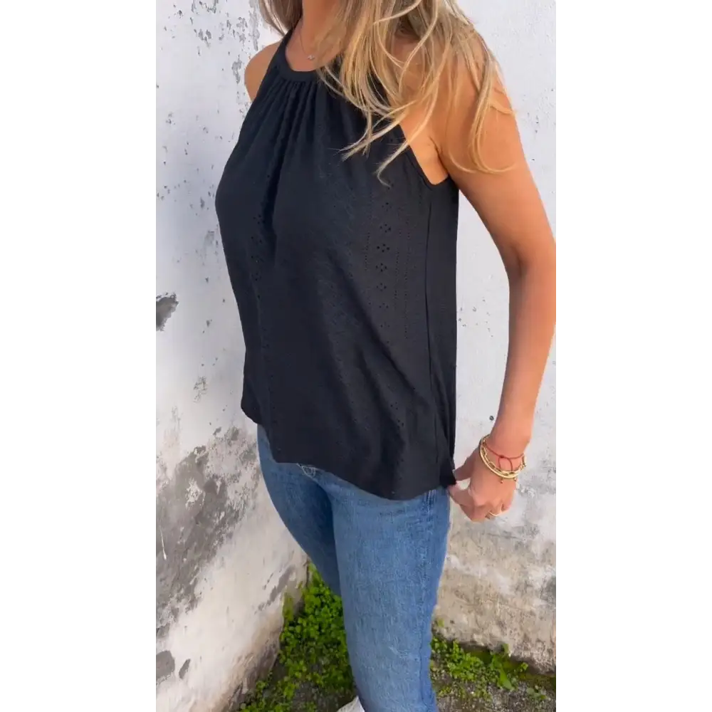 Regata com Gola Redonda e Design Vazado