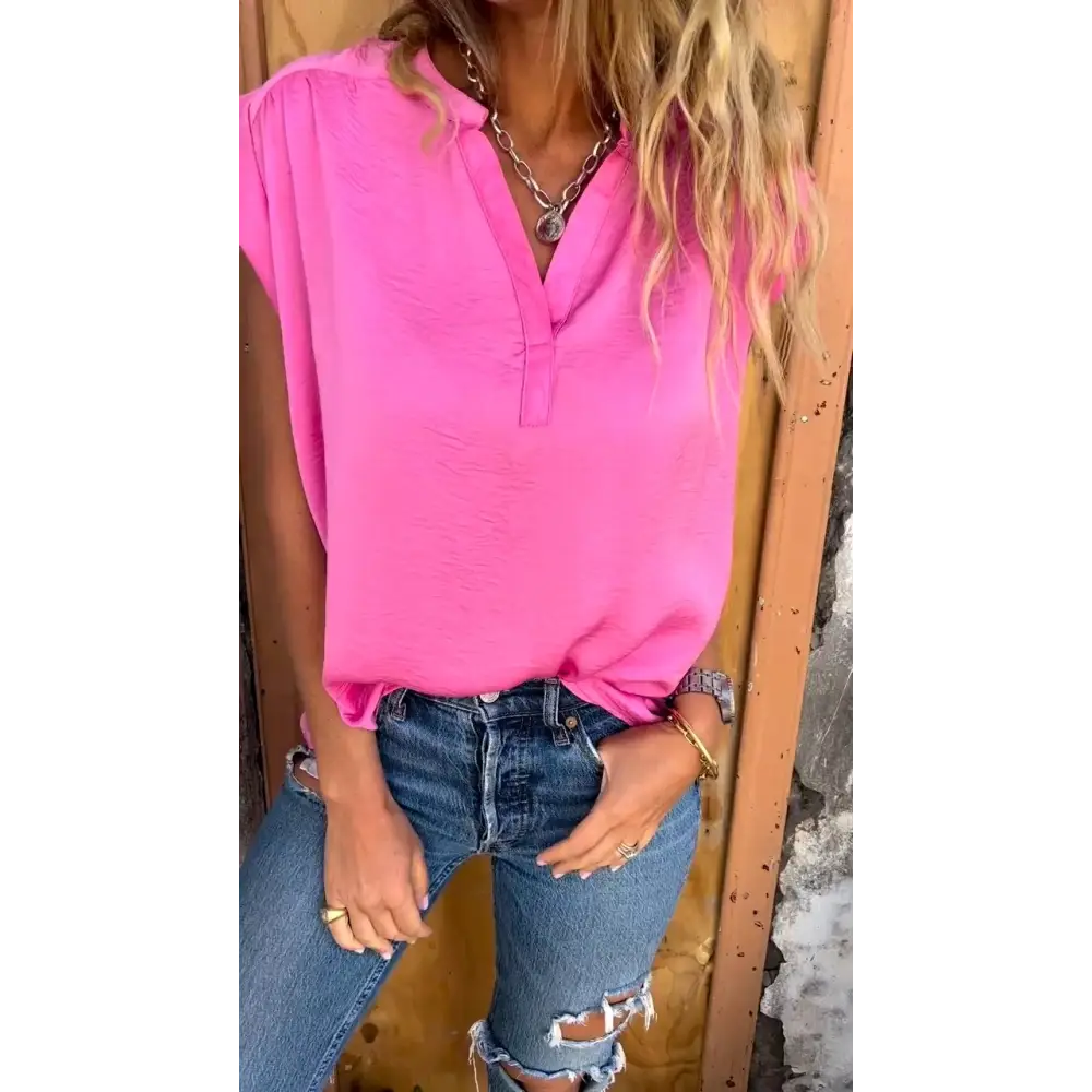 Top solto com mangas curtas e decote em V